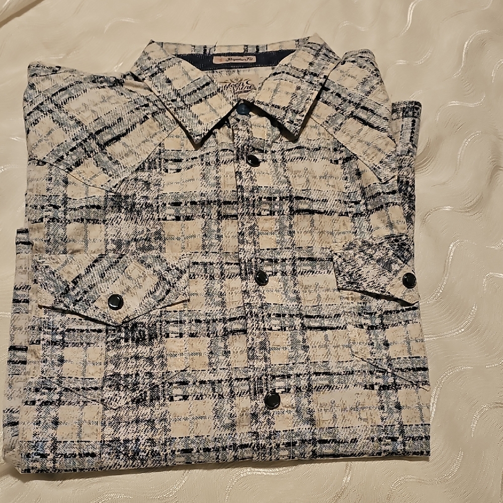 Stylish Men's Plaid Pearl Snap Western Shirt Medium